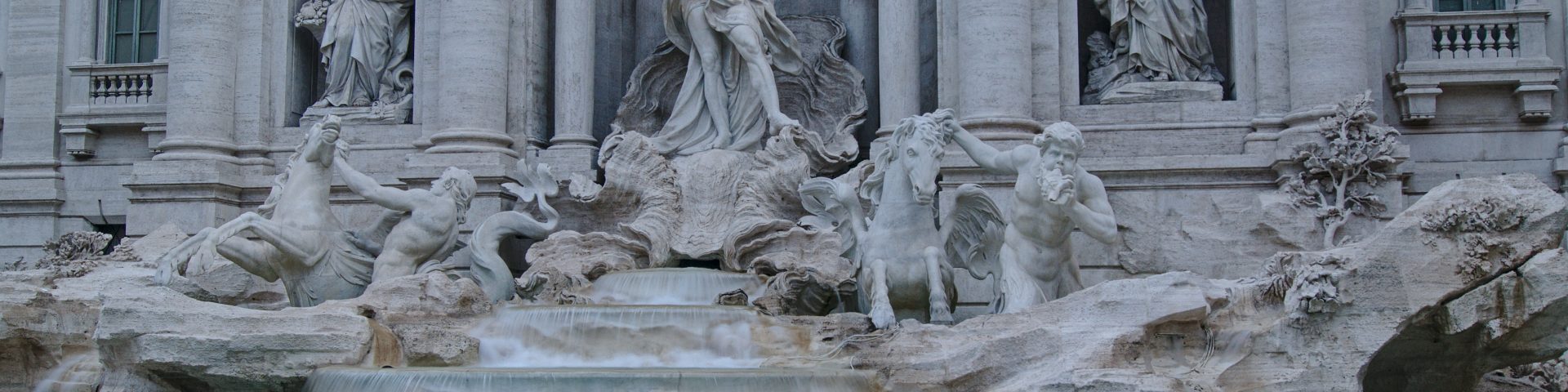 Geld im Trevi Brunnen Rom