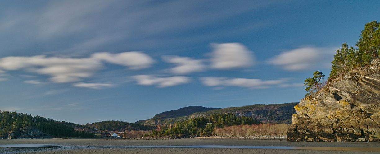 Norwegische Fjordlandschaft Schulterblick