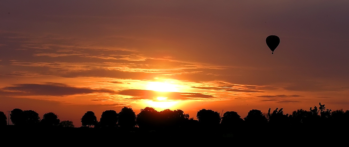 Ballonfahrt in den Sonnenuntergang