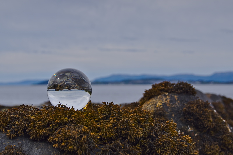 Glaskugel am Strand