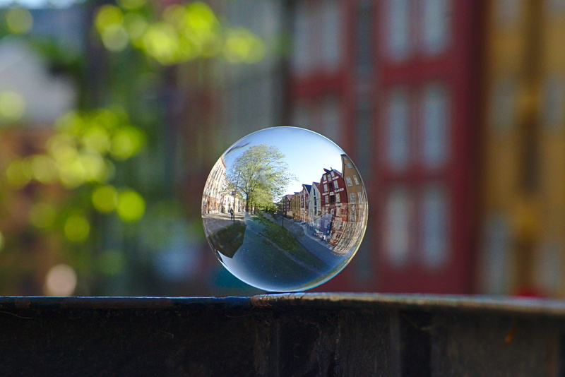 Glaskugel in trondheimer Altstadt