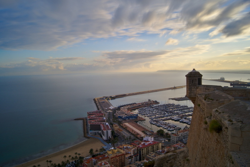 Blick auf den Hafen von Alicante