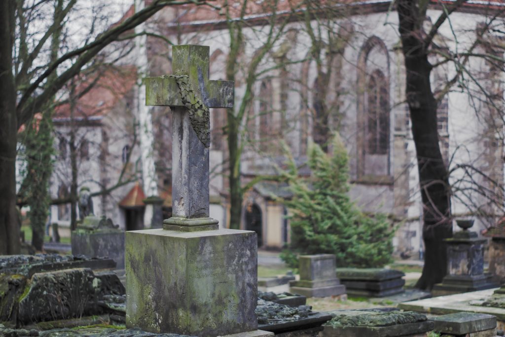 Ein sehr altes Grab auf dem alten Nikoleifriedhof in Görlitz